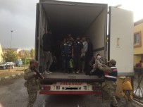 TRAFİK CEZASI - Erzincan Da 171 Mülteci, TIR Kasasında Yakalandı