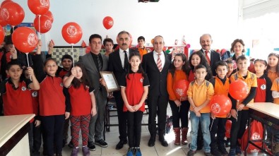 İlkokul Öğrencileri Harçlıklarını Mehmetçik Vakfı'na Bağışladı