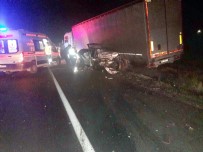 ERTAN AYDIN - Manisa'da Otomobil Tıra Çarptı Açıklaması 2 Ölü