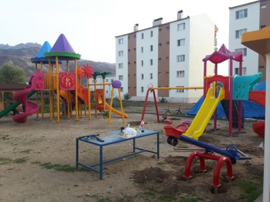 Sözlü'den Tunceli Polis Lojmanlarına Oyun Parkı