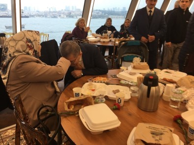 Üsküdar Belediyesi'nden Emekli Öğretmenlere Boğaz Turu