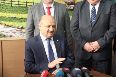 Başbakan Yardımcısı Işık, Öğretmenler Gününde 34 Yıllık Sırasına Oturdu