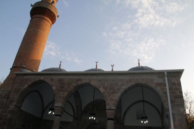 Doğu Karadeniz'de Selçuklu Mimarisi İle Yapılan En Eski Cami Olan Behramşah Camisi İbadete Açıldı