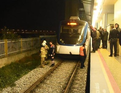 İZBAN treninin önüne atladığı iddia edilen üniversiteli öldü