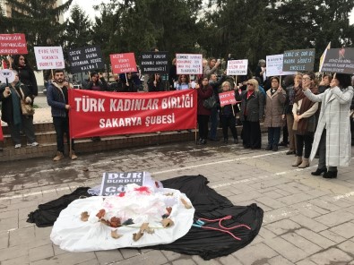 TKB Sakarya Şubesi Kadına Şiddeti Protesto Etti