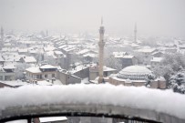 KAR SÜRPRİZİ - Zile, Beyaz Örtü İle Kaplandı