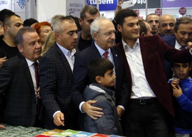 CHP Genel Başkanı Kılıçdaroğlu, Konyaaltı Kitap Fuarı'nı Gezdi