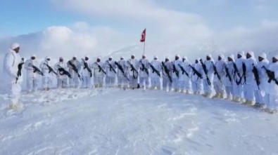 Kato Dağı'nda Jandarma Komandolar Öğretmenler Günü'nü Kutladı