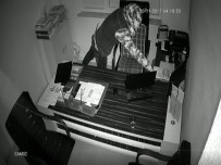 İŞ BAŞVURUSU - Laptop Hırsızı Kamerada