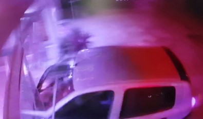 Önce Başka Bir Araca Çarptı, Sonra Dükkana Girdi