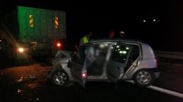Otomobil Kamyona Arkadan Çarptı Açıklaması 2 Ölü