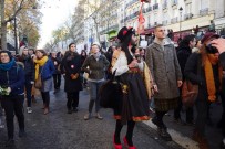 KADINA YÖNELİK ŞİDDETLE MÜCADELE - Paris'te Kadına Yönelik Şiddet Protesto Edildi