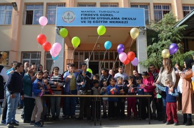 Turgutlu'da Engelli Öğrenciler Hayallerini Gökyüzüne Bıraktı