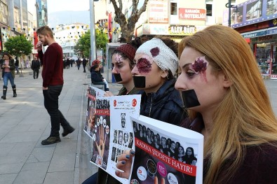 Yaptıkları Makyajlarla 'Kadına Yönelik Şiddet'e Dikkat Çektiler