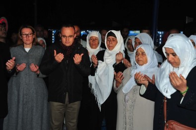 Çanakkaleli Umreciler Dualarla Karşılandı
