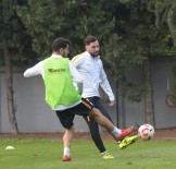 METİN OKTAY - Galatasaray, Ara Vermeden Sivas Belediyespor Maçı Hazırlıklarına Başladı