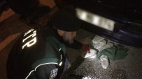 Otomobilin Motoru Ve Hoparlöründeki Uyuşturucuyu Narkotik Köpeği Buldu