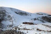 KAYAK SEZONU - Zigana Dağında Kar Kalınlığı 50 Santimetreye Ulaştı