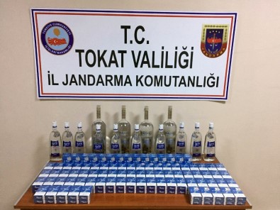 Azeri Yolcunun Valizinden 180 Paket Sigara, 12 Litre İçki Çıktı