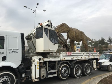 Başkent'teki Dinozor Maketi Kaldırıldı