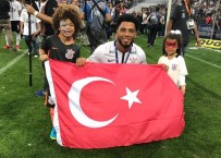 CORİNTHİANS - Colin Kazım'dan Türk Bayrağı İle Şampiyonluk Kutlaması