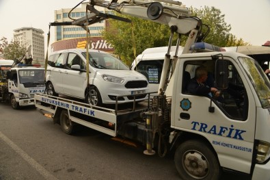 Diyarbakır'da Hatalı Park Eden Araçlar Çekildi