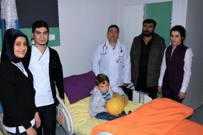 Minik Mustafa Medicalpark'ta Şifayı Buldu