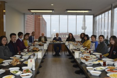 Azar, Çinli Öğrencilerle Kahvaltıda Bir Araya Geldi