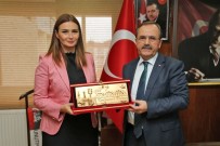 AYRI DEVLET - Azeri Milletvekili Paşayeva'nın Başkan Şahin'den İsim Talebi
