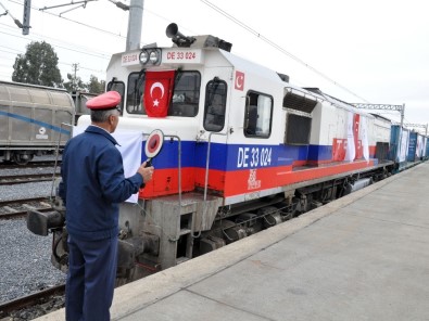 Bakü-Tiflis-Kars Demiryolu Hattı'nda Türkiye'den İlk Tren Yola Çıktı