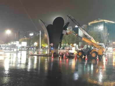 Kızılay Meydanı'ndaki Lale Heykeli Kaldırıldı