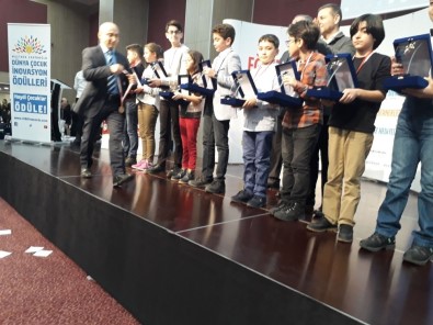 Manisa Birincisi Öğrenci Ödülünü İstanbul'da Aldı