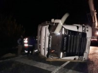 TIR ŞOFÖRÜ - Tır Devrildi Açıklaması Çanakkale-İzmir Karayolunda Trafik Kilitlendi