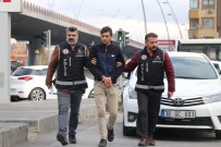 6 Bin 250 Adet Kaçak Sigara İle Yakalanan Suriyeli Adliyeye Sevk Edildi