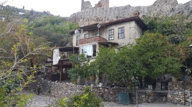 Alanya'da Tarihi Evlerin Restorasyon Çalışmaları Devam Ediyor