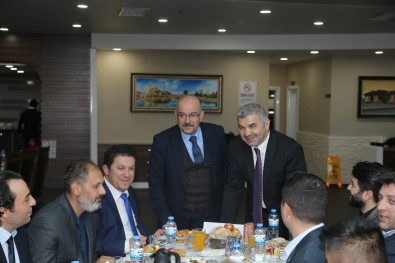 Başkan Çelik, AK Parti İl Ve İlçe Teşkilatlarına Büyükşehir'in Yatırımlarını Anlattı