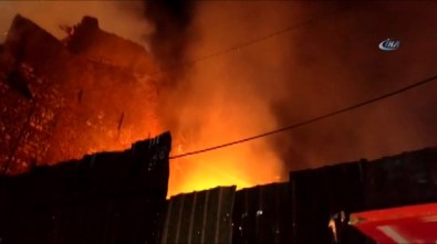 Fatih'te Korkutan Yangın