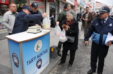 Gaziosmanpaşa'da Zabıtalardan Pazar Denetimi