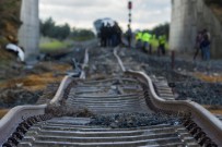 İspanya'da Tren Kazası Açıklaması 30 Yaralı