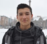 BUZ KÜTLESİ - Kafasına Buz Kütlesi Düşen Lise Öğrencisi Taburcu Edildi