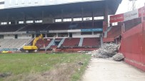 AVRUPA GENÇLIK OLIMPIK OYUNLARı - Trabzonspor, Hüseyin Avni Aker Stadyumu'na Yıkım İçin İlk Kepçe Vuruldu
