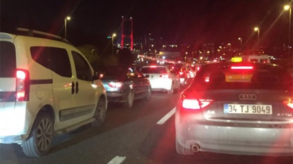 15 Temmuz Şehitler Köprüsü'nde şüpheli paket alarmı