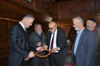 BÜLENT BAYRAKTAR - Aynı Sofrada Buluştular, Bir Ekmeği Bölüştüler