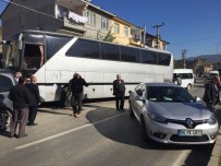 OTOBÜS ŞOFÖRÜ - Otomobille Çarpışan Otobüsten 127 Kaçak Göçmen Çıktı