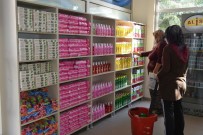 EV TEMİZLİĞİ - Salihli'de Bu Bankada Para Geçmiyor