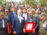 HAKKARİ VALİSİ - Şehit Korucular Gözyaşları Arasında Toprağa Verildi