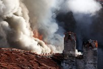 ÇATI YANGINI - Tarihi Binada Yangın
