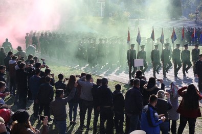 Tekbirlerle Geldiler, Gözyaşları İle Ailelerine Sarıldılar