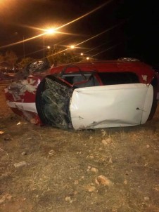 Yoldan Çıkan Otomobil Takla Attı Açıklaması 2 Yaralı