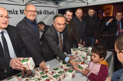 106 Camide Kandil Simidi Dağıtıldı